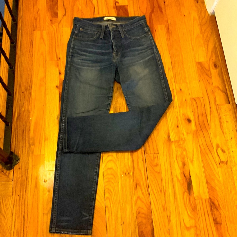 Madewell size 27 9” high rise skinny jeans. Comfy. Great condition.